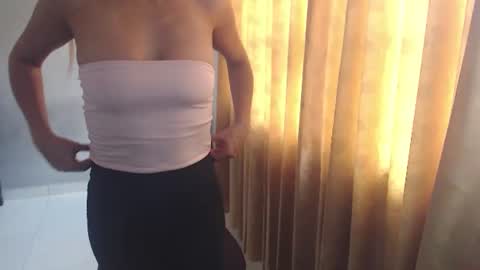 Snapshot of susanleroy chatting on 03.10.25 susanleroy online show from 03.10.25