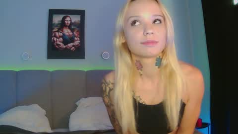 Snapshot of susansmither chatting on 09.22.25 Suss online show from 09.22.25