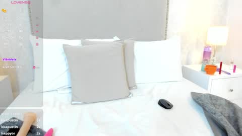 susanthomass online show from 11.24.25