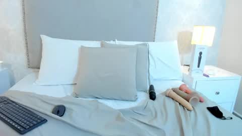 Snapshot of susanthomass chatting on 05.15.26 susanthomass online show from 05.15.26