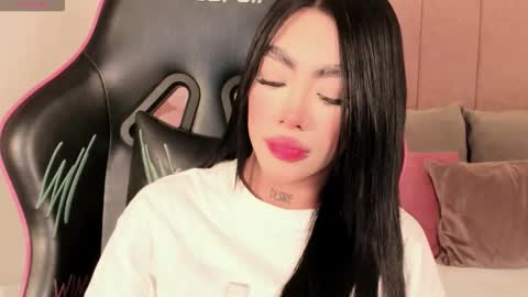 Sussie Tompsom online show from 02.23.26