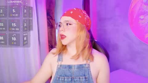 Snapshot of sussiestrawberry chatting on 11.28.25 Sussie online show from 11.28.25