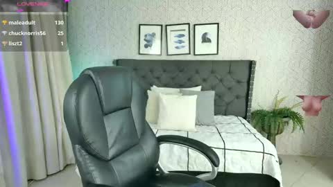 Snapshot of sussy__stone chatting on 12.23.24 online show from 12.23.24