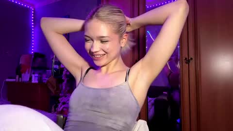 Snapshot of suzannabarmes chatting on 05.15.26 Stacy online show from 05.15.26