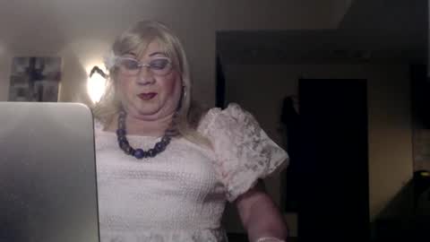 Snapshot of suzannebanci chatting on 02.14.25 My name is Sissy or more fully Suzanna Aprilia Maria Mariquita Catarina Chinita Banci. Soy una puta - que chimba ladybug online show from 02.14.25