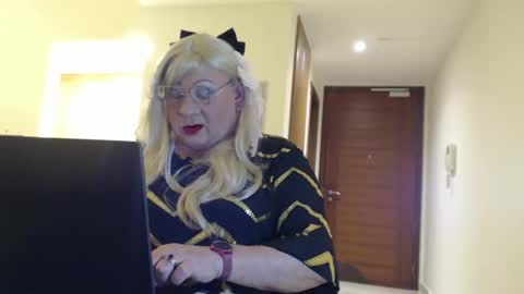My name is Sissy or more fully Suzanna Aprilia Maria Mariquita Catarina Chinita Banci. Soy una puta - que chimba ladybug online show from 05.15.26