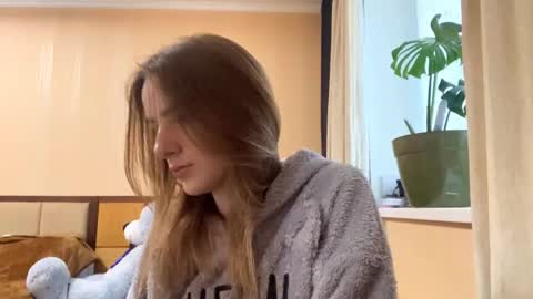 Snapshot of suzannetigerino chatting on 04.16.26 Emila online show from 04.16.26