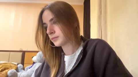 Snapshot of suzannetigerino chatting on 06.06.26 Emila online show from 06.06.26