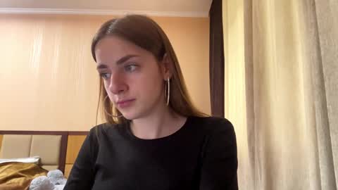 Snapshot of suzannetigerino chatting on 06.08.26 Emila online show from 06.08.26