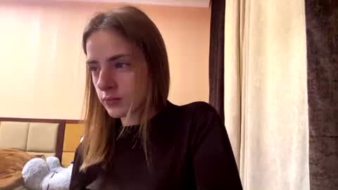 Snapshot of suzannetigerino chatting on 07.17.26 Emila online show from 07.17.26