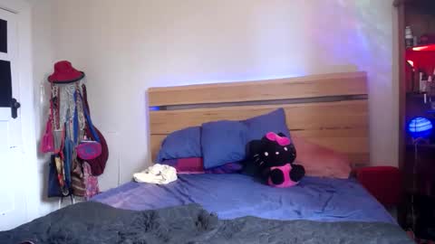 Snapshot of suziestardust chatting on 01.19.26 suzie stardust online show from 01.19.26