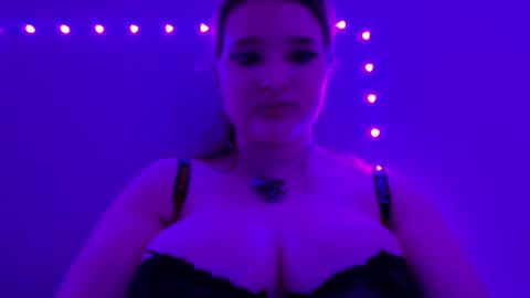 Snapshot of suzukibunny chatting on 12.20.24 SuzukiBunny online show from 12.20.24