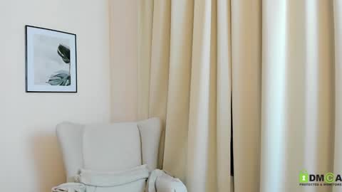 Snapshot of suzyjames chatting on 12.22.24 Suzy next stream Thursday Friday Saturday online show from 12.22.24