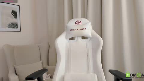 Snapshot of suzyjames chatting on 12.27.24 Suzy next stream Thursday Friday Saturday online show from 12.27.24