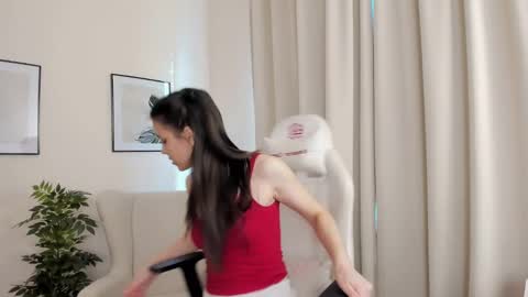 Snapshot of suzyjames chatting on 01.19.25 Suzy next stream Thursday Friday Saturday online show from 01.19.25