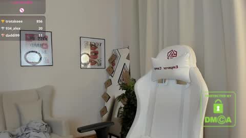 Snapshot of suzyjames chatting on 02.12.25 Suzy next stream Thursday Friday Saturday online show from 02.12.25