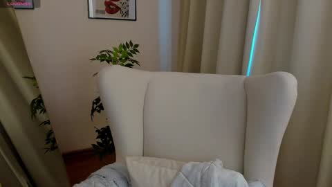 Snapshot of suzyjames chatting on 02.20.25 Suzy next stream Thursday Friday Saturday online show from 02.20.25