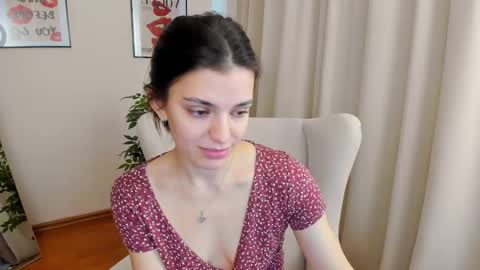 Snapshot of suzyjames chatting on 02.21.25 Suzy next stream Thursday Friday Saturday online show from 02.21.25