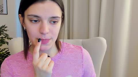 Snapshot of suzyjames chatting on 02.25.25 Suzy next stream Thursday Friday Saturday online show from 02.25.25