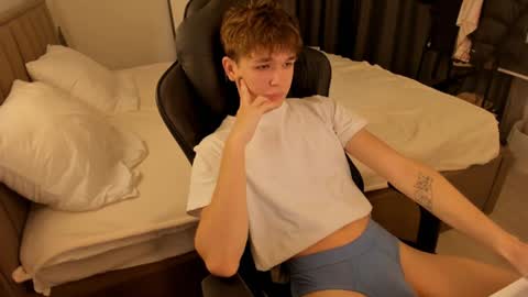 Snapshot of sw33theart_b0y chatting on 12.30.24 Nate 3 online show from 12.30.24