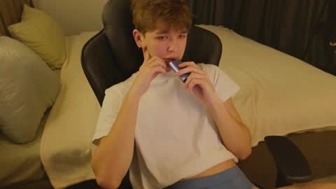 Snapshot of sw33theart_b0y chatting on 01.04.25 Nate 3 online show from 01.04.25