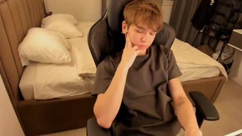 Snapshot of sw33theart_b0y chatting on 02.25.25 Nate 3 online show from 02.25.25