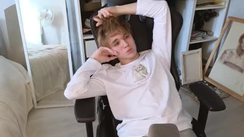 Snapshot of sw33theart_b0y chatting on 10.08.25 Nate 3 online show from 10.08.25