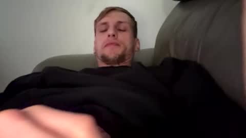 Snapshot of swanseagentleman chatting on 11.18.25 swanseagentleman online show from 11.18.25