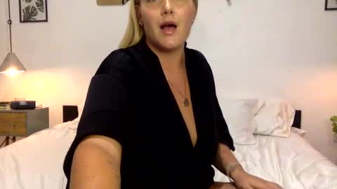 Snapshot of swedish_candii chatting on 12.31.24 Swedish Candii online show from 12.31.24