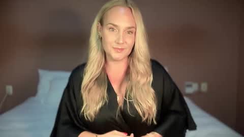 Snapshot of swedish_candii chatting on 10.12.25 Swedish Candii online show from 10.12.25