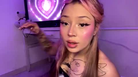 Snapshot of sweeetbabyy22 chatting on 04.22.26 Valeria online show from 04.22.26