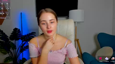 Snapshot of sweet__amily chatting on 10.01.25 Sweet Amily online show from 10.01.25