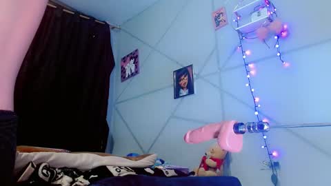 Snapshot of sweet__babyy_ chatting on 09.28.25 sweet__babyy_ online show from 09.28.25