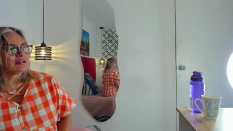 Snapshot of sweet__mature chatting on 09.20.25 Carolina online show from 09.20.25