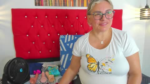 Snapshot of sweet__mature chatting on 09.25.25 Carolina online show from 09.25.25
