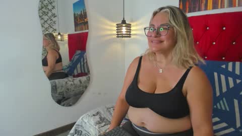 Snapshot of sweet__mature chatting on 09.29.25 Carolina online show from 09.29.25