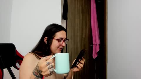 Snapshot of sweet__suck69bitch chatting on 12.16.24 sweet__suck69bitch online show from 12.16.24