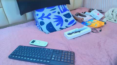 Snapshot of sweet_amye chatting on 10.11.25 Amye online show from 10.11.25
