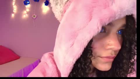 Snapshot of sweet_april2005 chatting on 11.05.25 April sweet online show from 11.05.25