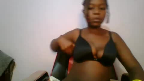 Snapshot of sweet_arianna_ chatting on 02.14.25 timaya online show from 02.14.25