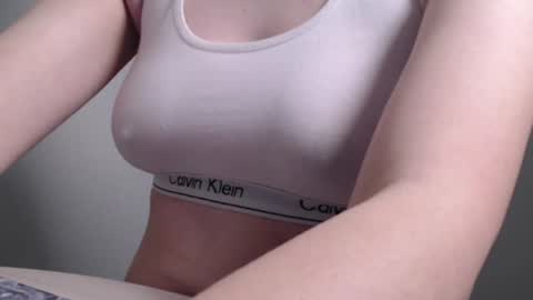 Snapshot of sweet_baby_kate chatting on 12.01.24 Kate and Erica online show from 12.01.24