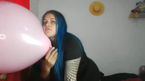 Snapshot of sweet_bubblee chatting on 10.08.25 Bubbles online show from 10.08.25