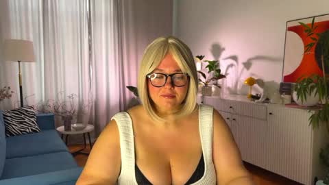 Caroline online show from 04.23.26