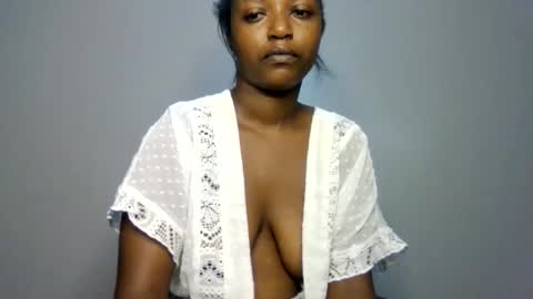 Snapshot of sweet_ebony001 chatting on 03.24.26 sweet_ebony001 online show from 03.24.26