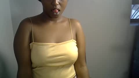 Snapshot of sweet_ebony001 chatting on 03.24.26 sweet_ebony001 online show from 03.24.26