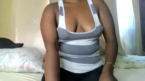 Snapshot of sweet_ebony001 chatting on 04.19.26 sweet_ebony001 online show from 04.19.26