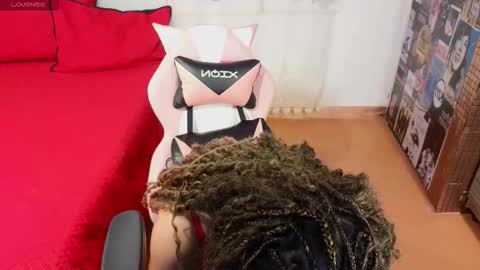 sweet thani online show from 11.28.25