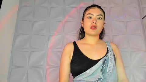 Snapshot of sweet_helen_ chatting on 11.30.25 Lyn online show from 11.30.25