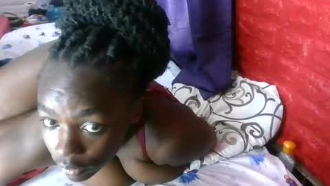 Snapshot of sweet_hennessey chatting on 06.19.26 sweet_hennessey online show from 06.19.26
