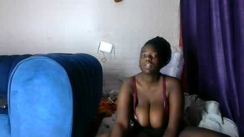 Snapshot of sweet_hennessey chatting on 06.28.26 sweet_hennessey online show from 06.28.26